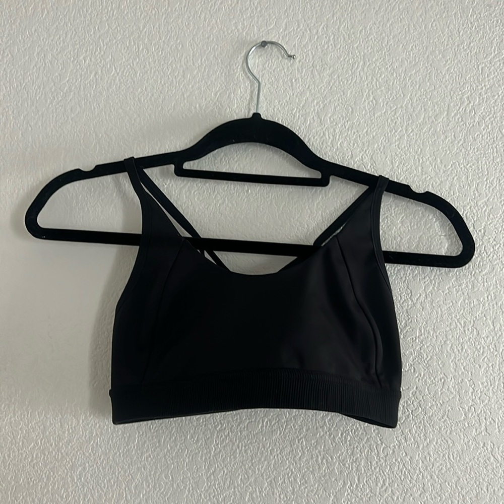 Black sports bra